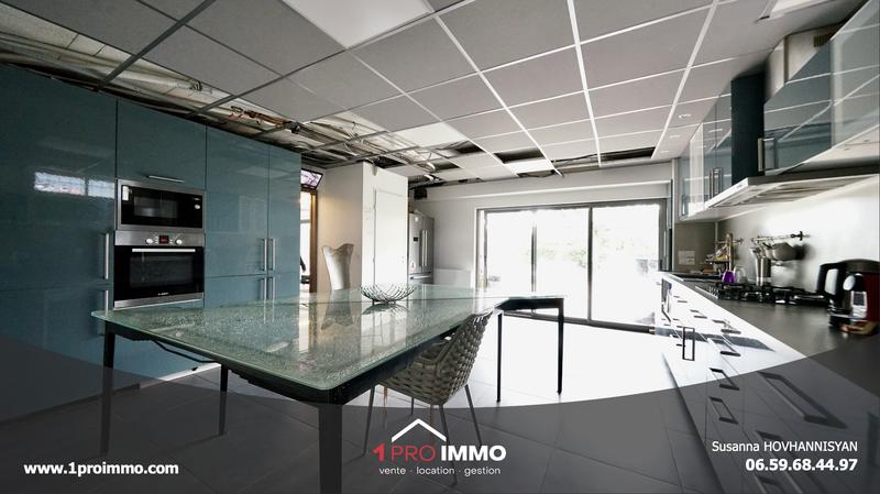 Maison - 220 m² - 9 pièces