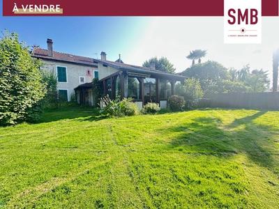 Maison - 203 m² - 7 pièces