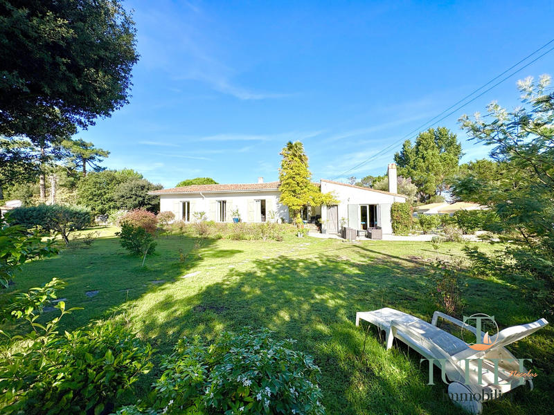 Maison - 220 m² - 9 pièces