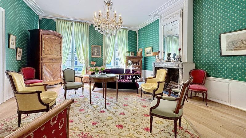 Maison - 240 m² - 8 pièces