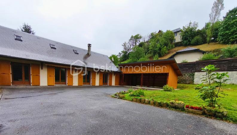 Maison traditionnelle - 172 m² - 4 pièces