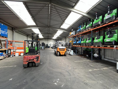 Local d'activités - 1 469 m²