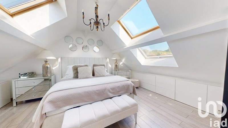 Maison - 201 m² - 8 pièces