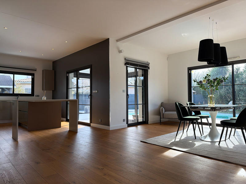 Maison - 180 m² - 6 pièces