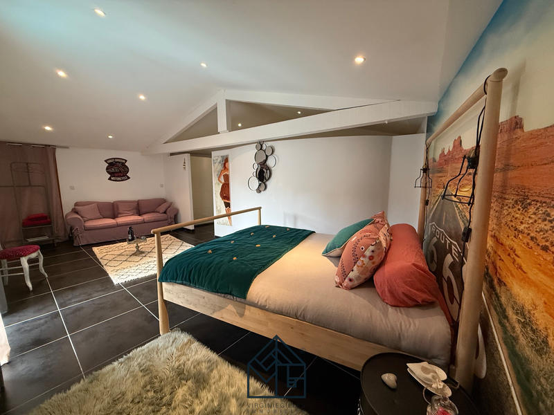 Maison - 400 m² - 7 pièces