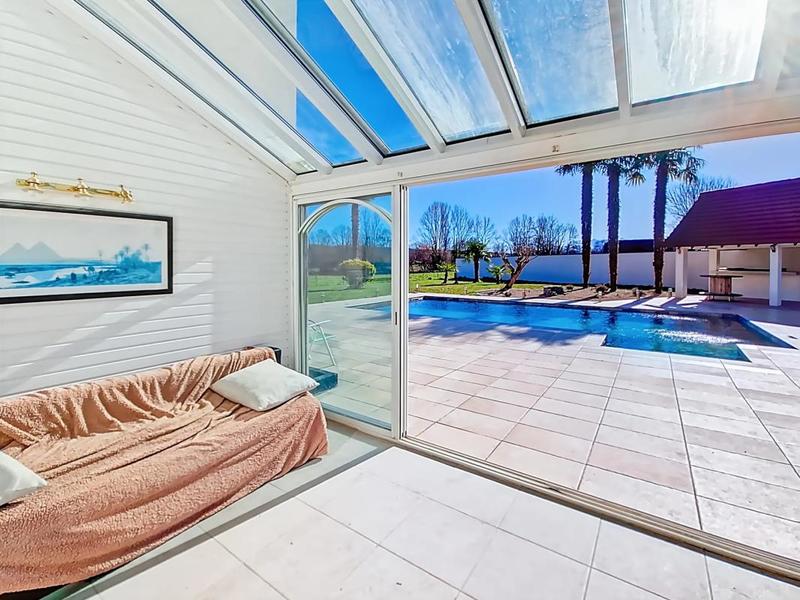 Maison - 220 m² - 7 pièces