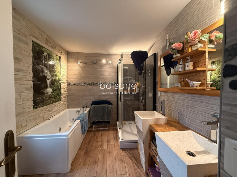 Maison - 226 m² - 8 pièces