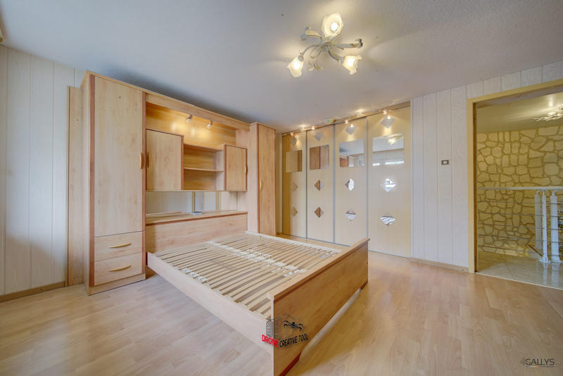 Maison - 170 m² - 7 pièces