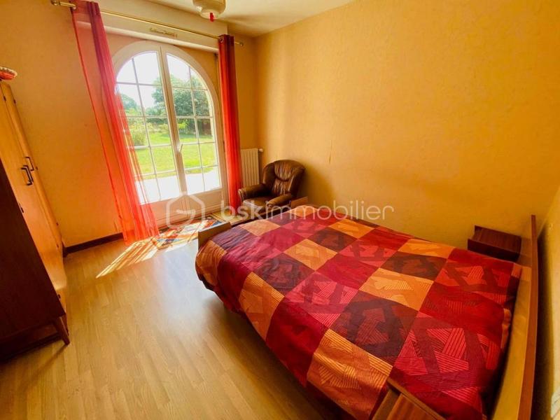 Demeure - 230 m² - 10 pièces