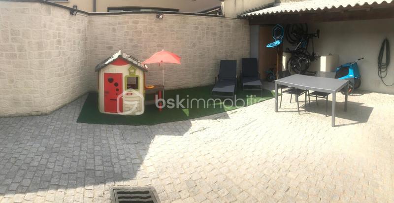 Maison - 232 m² - 8 pièces