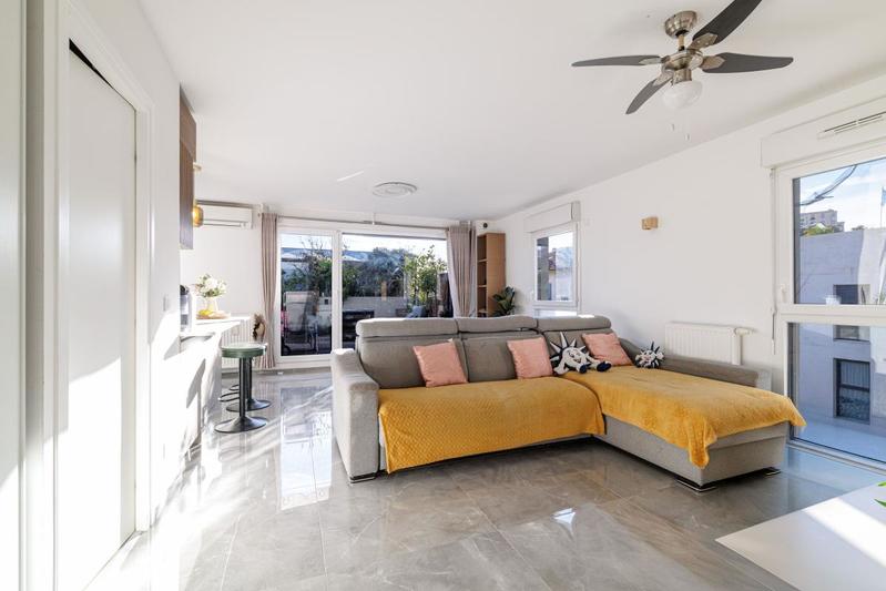 Appartement - 104 m² - 4 pièces