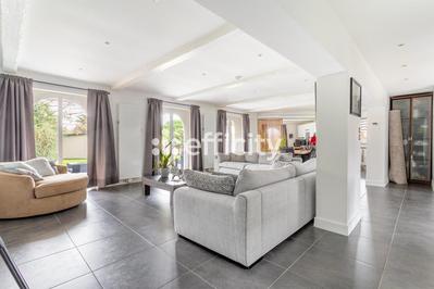 Maison - 298 m² - 7 pièces