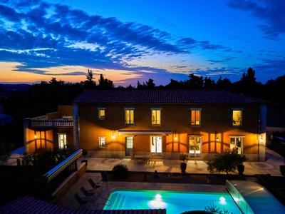 Maison - 290 m² - 8 pièces