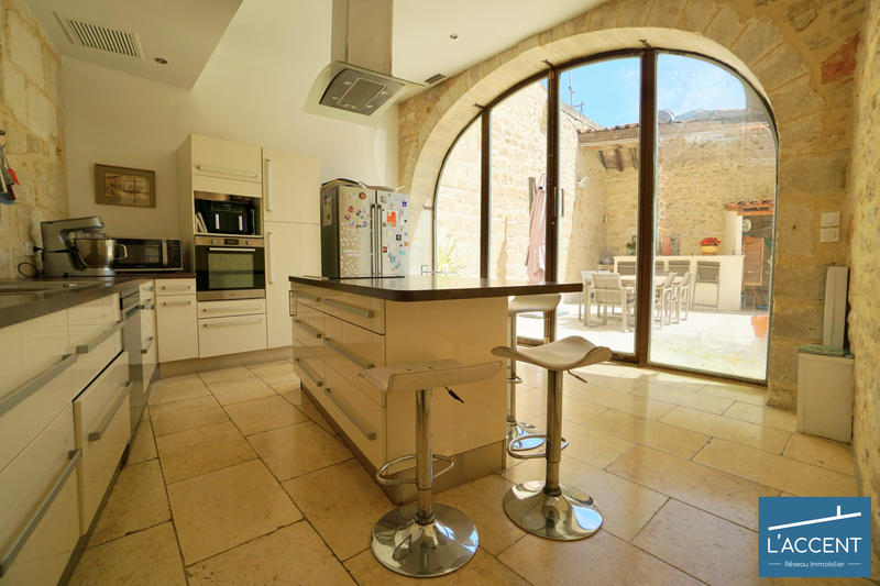 Maison - 437 m² - 14 pièces