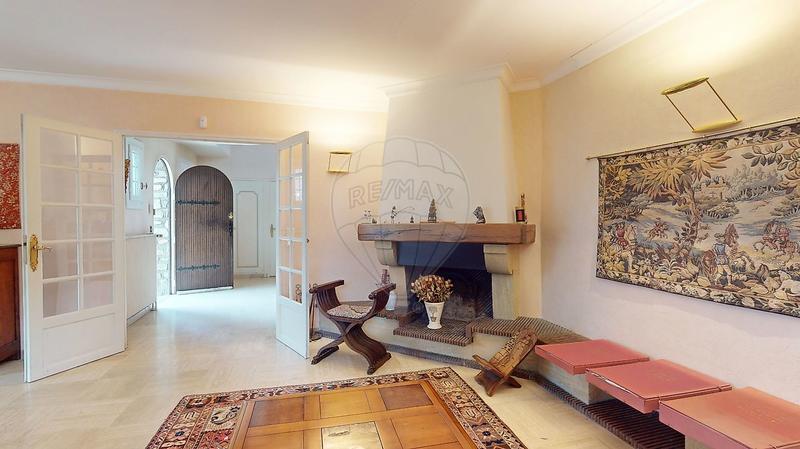 Maison - 233 m² - 8 pièces