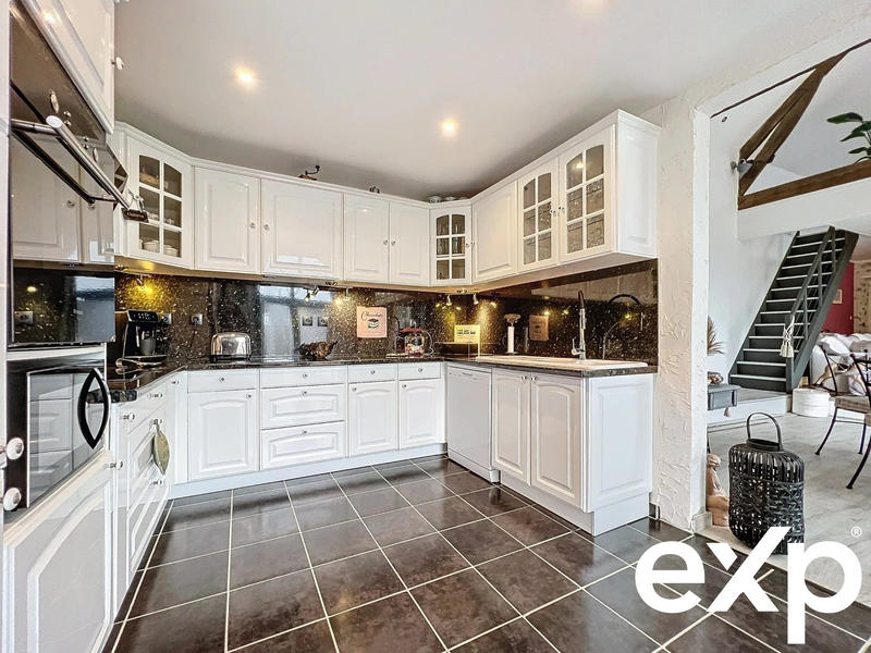 Maison - 285 m² - 8 pièces