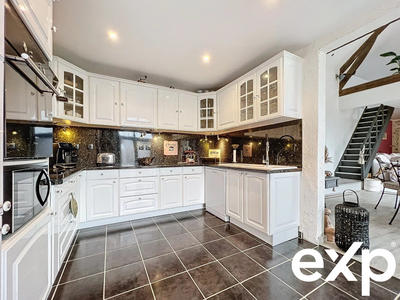 Maison - 285 m² - 8 pièces