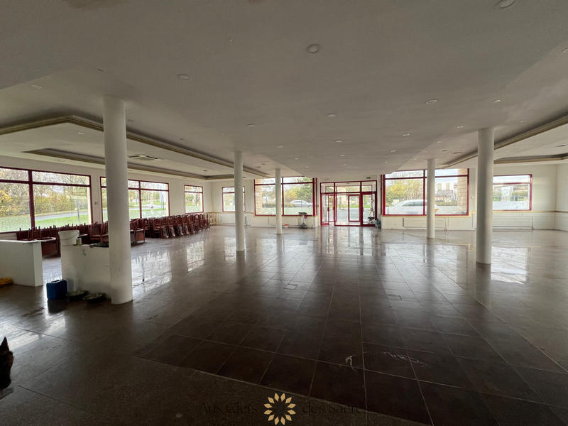 Local commercial - 2 600 m²