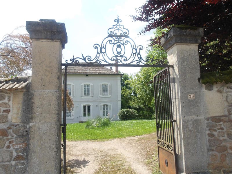 Propriété - 250 m² - 12 pièces