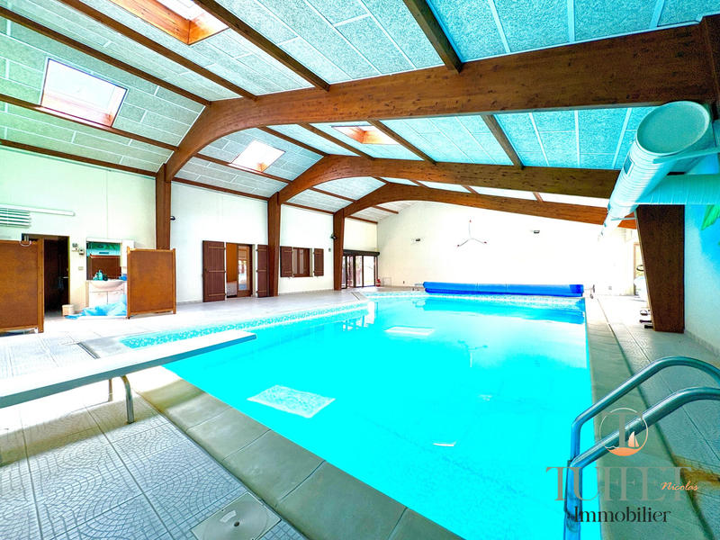 Villa - 256 m² - 9 pièces