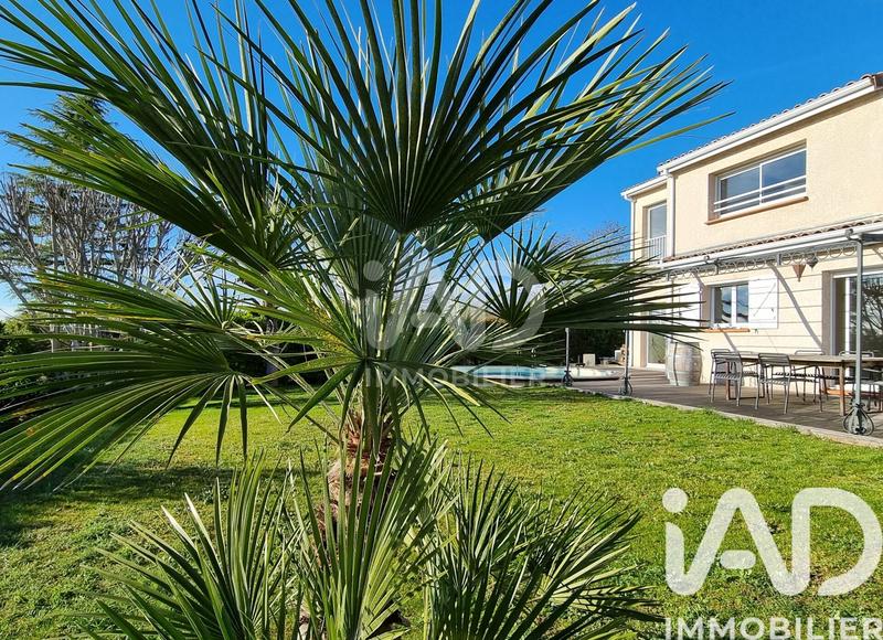 Maison - 185 m² - 8 pièces