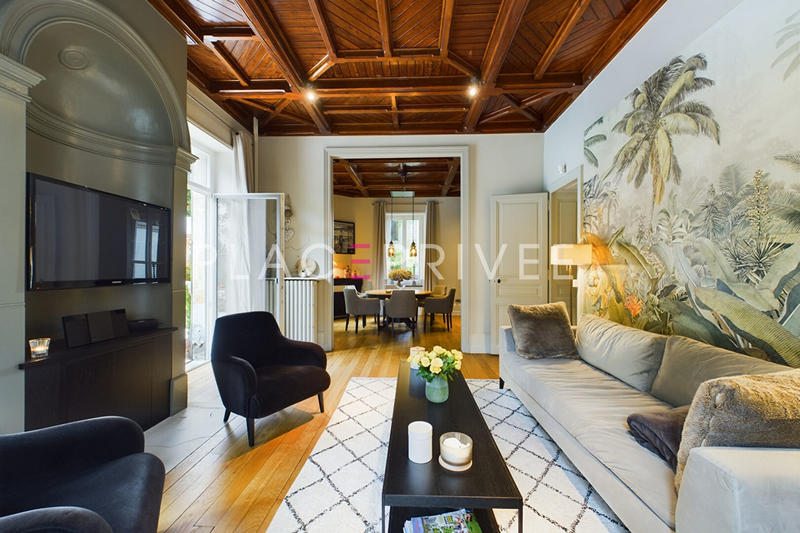 Maison - 272 m² - 10 pièces