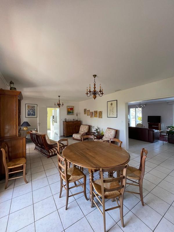 Maison - 212 m² - 7 pièces