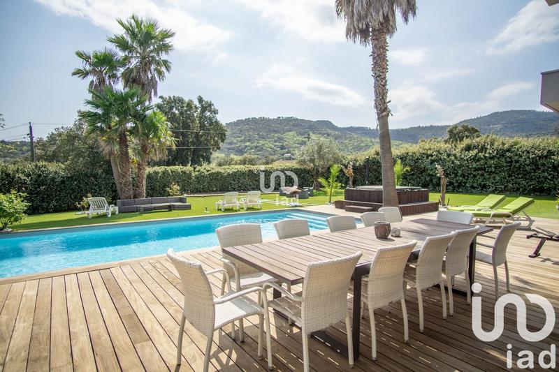 Maison - 213 m² - 5 pièces