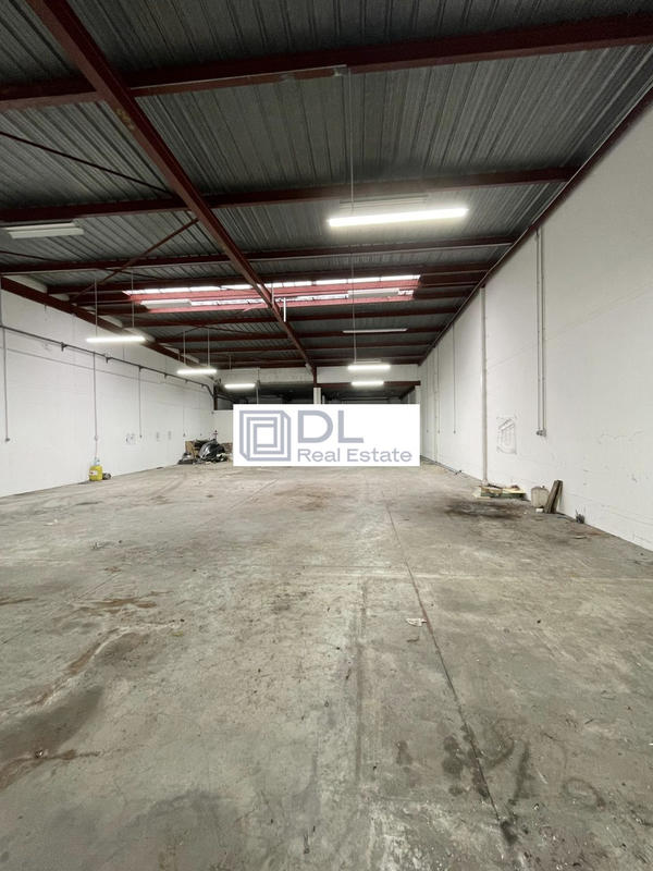 Entrepôt - 592 m²