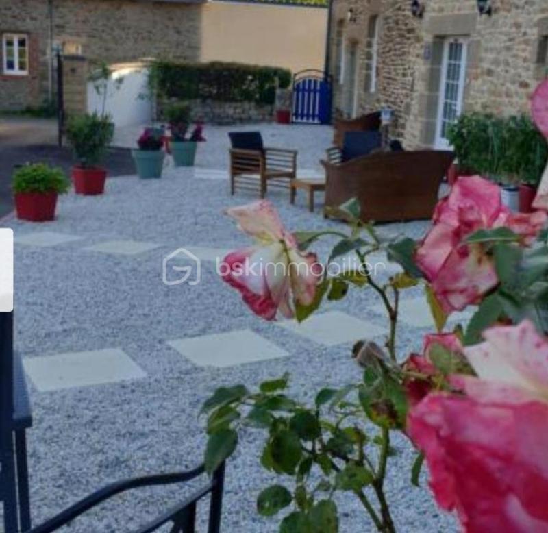 Maison de village - 330 m² - 10 pièces