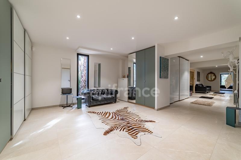 Maison - 400 m² - 12 pièces