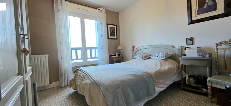 Maison - 180 m² - 7 pièces