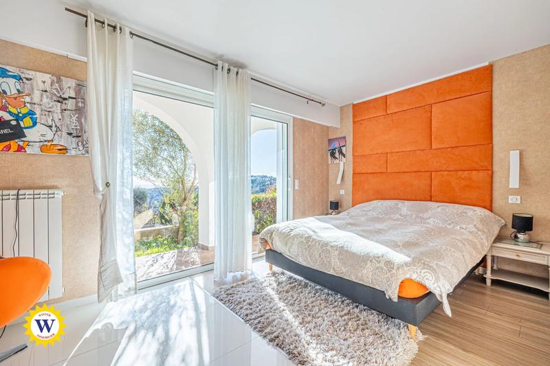 Villa - 223 m² - 6 pièces