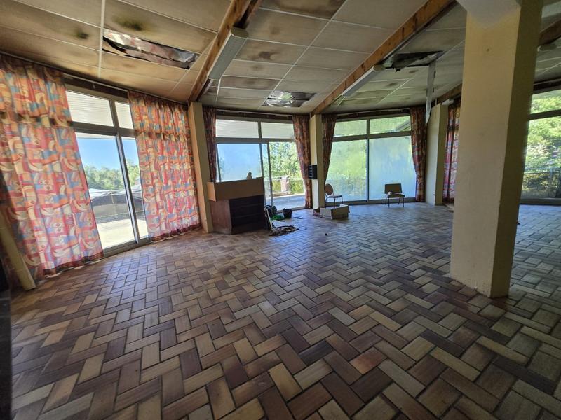 Propriété - 3 700 m² - 70 pièces