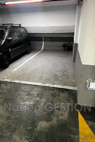 Parking / Garage