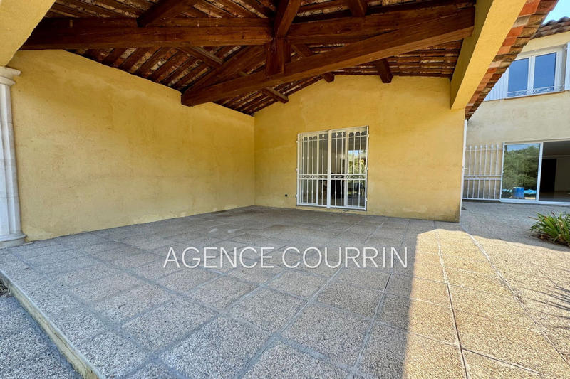 Maison - 205 m² - 5 pièces