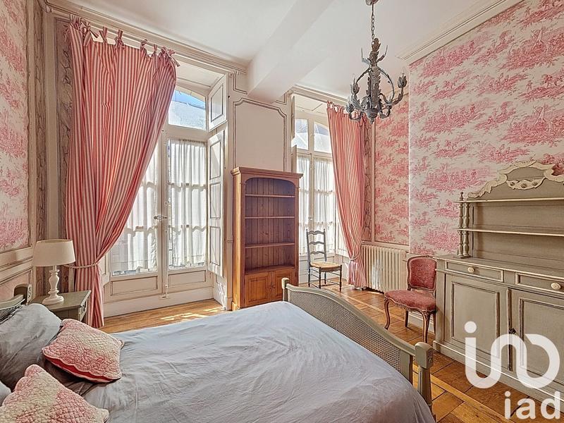 Appartement - 244 m² - 8 pièces