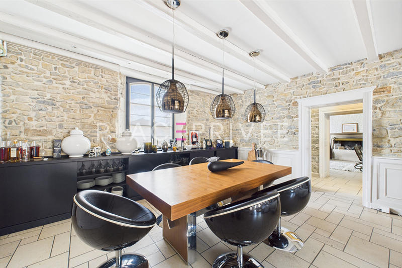 Maison - 540 m² - 13 pièces