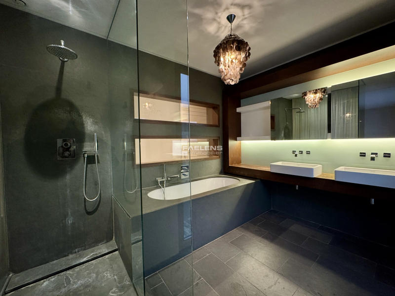 Maison - 435 m² - 5 pièces