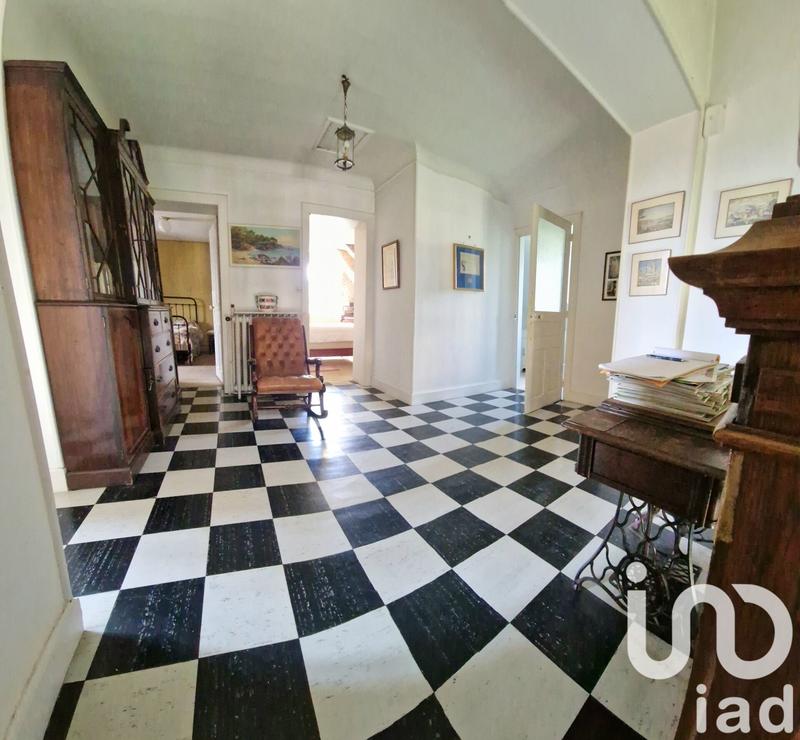 Maison - 270 m² - 16 pièces