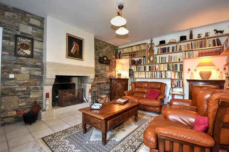 Maison - 233 m² - 9 pièces