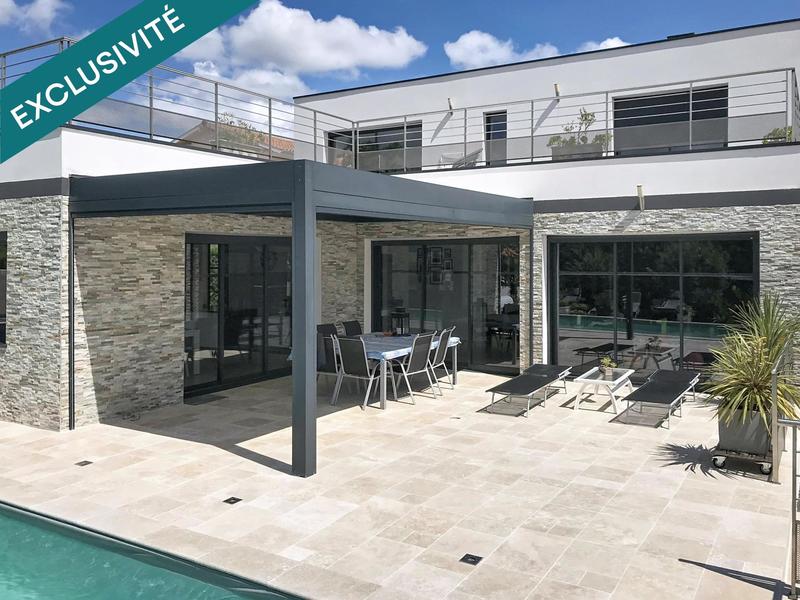 Maison - 270 m² - 10 pièces