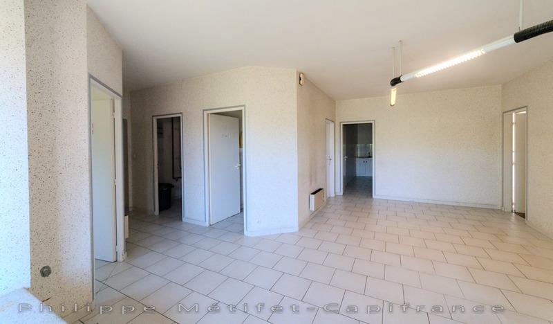 Local d'activité / Entrepôt - 238 m² - 21 pièces