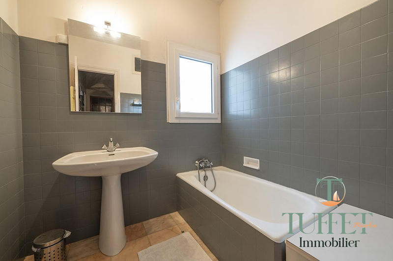 Maison - 220 m² - 9 pièces