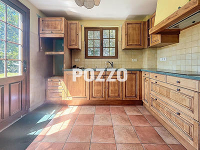 Maison - 202 m² - 8 pièces