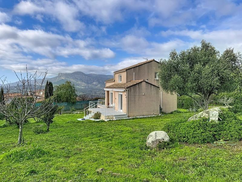 Maison - 101 m² - 4 pièces