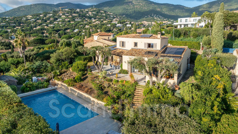 Maison - 180 m² - 5 pièces