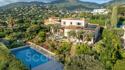 Maison - 180 m² - 5 pièces