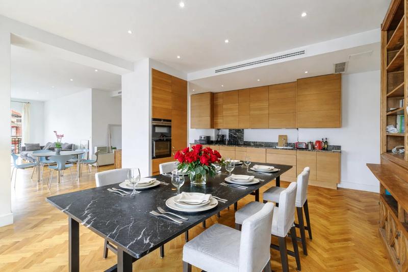 Appartement - 168 m² - 5 pièces