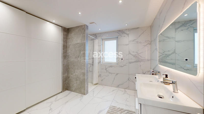 Maison - 180 m² - 6 pièces